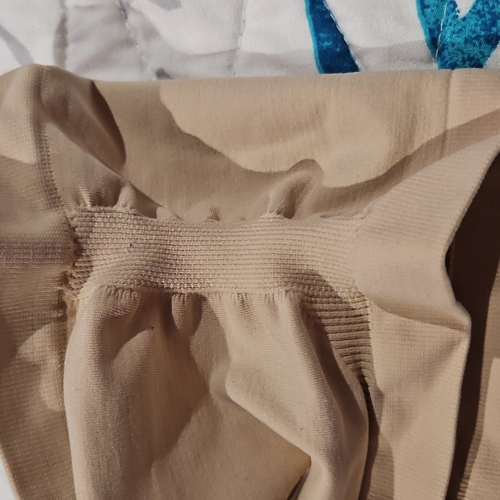 Donna Karan Intimates Size Medium - image 2